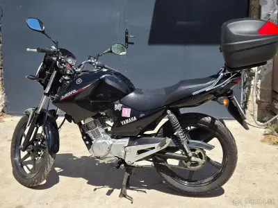 Yamaha YBR 125, spoľahlivá, úsporná motorka, kufor