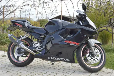 Honda CBR 600 F4i Sport – náhľad 1