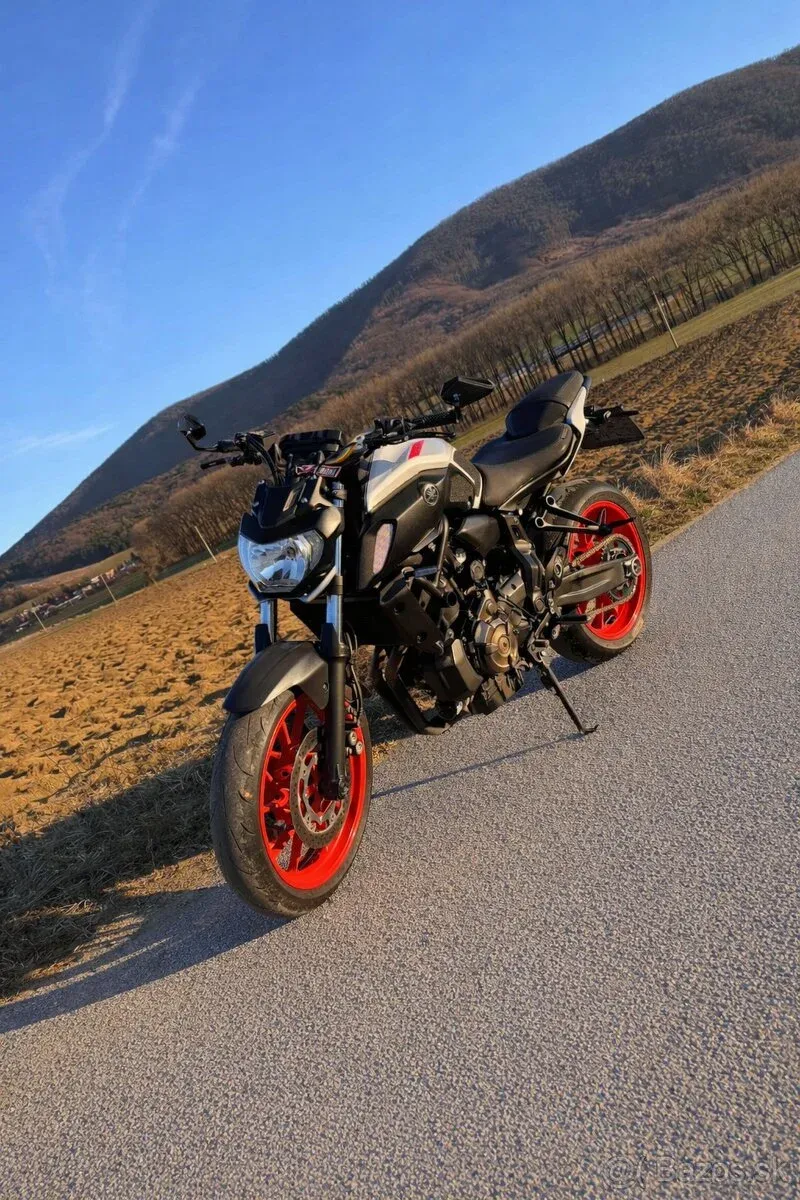 Yamaha MT 07 - foto 1