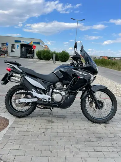 Honda Transalp 650 r.2006 s kuframi a výbavou – náhľad 1