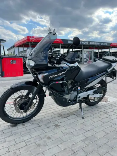 Honda Transalp 650 r.2006 s kuframi a výbavou – náhľad 2
