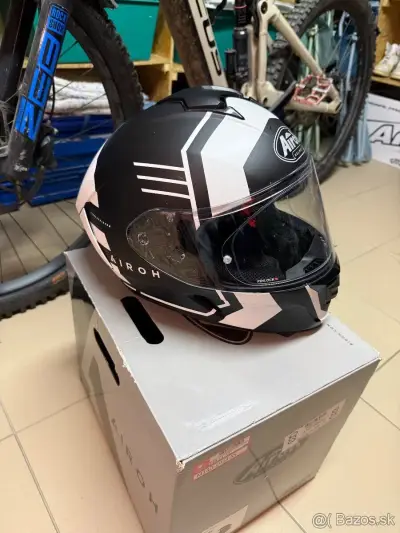 Predám prilbu na cestnú moto – náhľad 1
