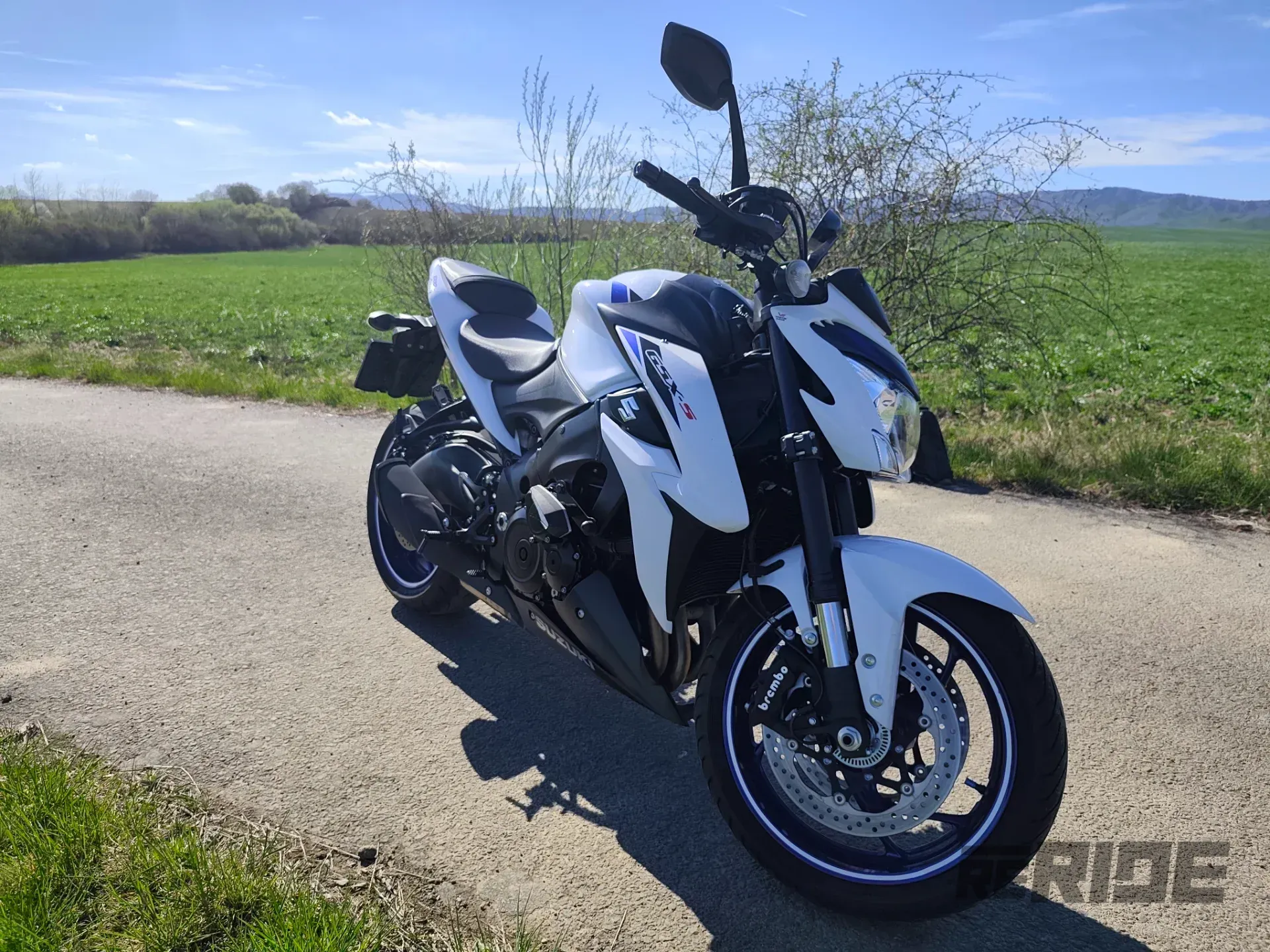 Suzuki GSX s 1000 - foto 1