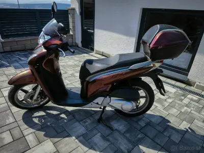 predám skúter Honda SH 125i – TOP stav, garážovaný – náhľad 2