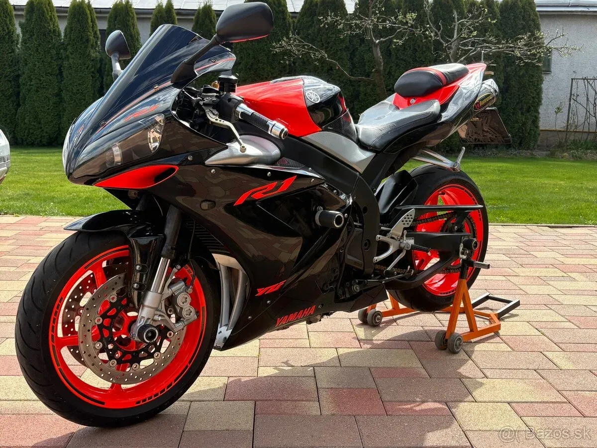 Yamaha R1 - foto 1