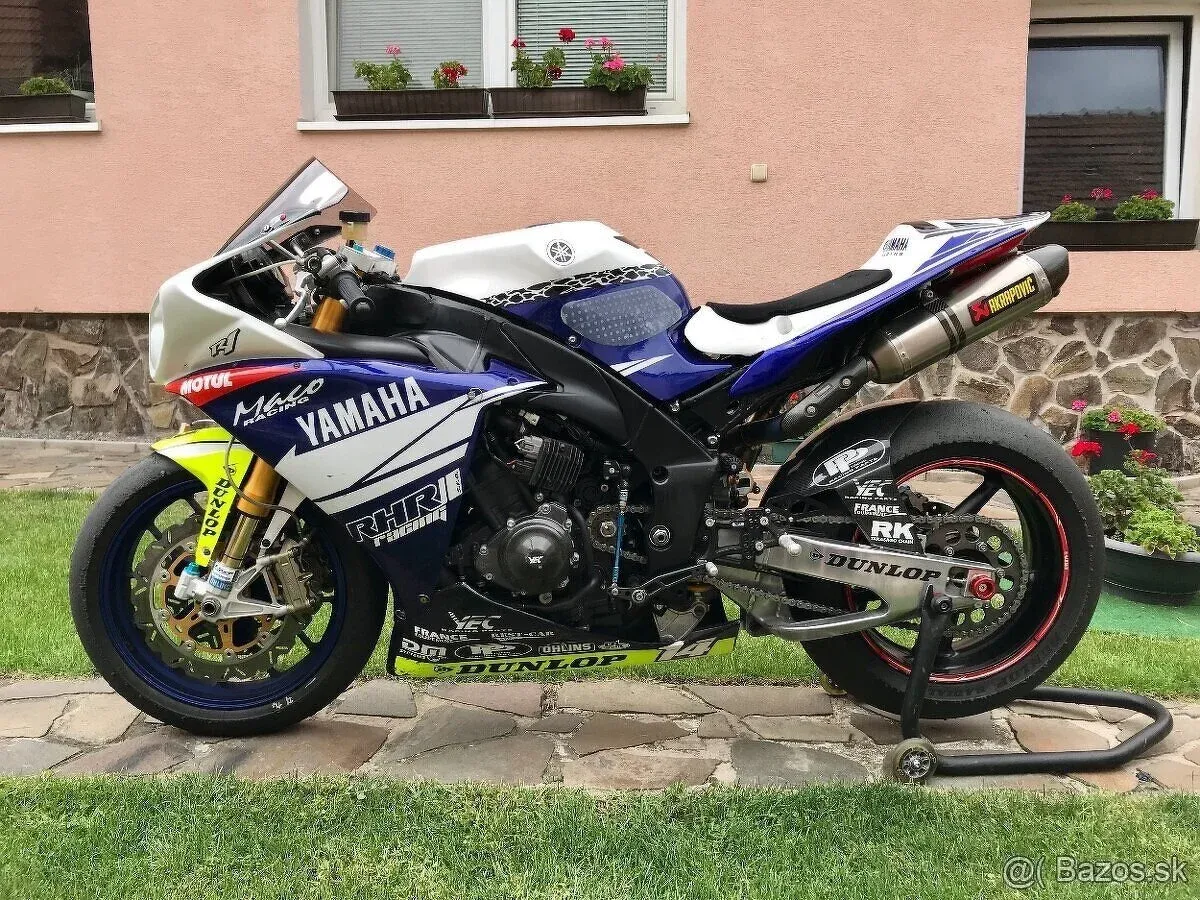 YAMAHA R1 SUPERBIKE - foto 1