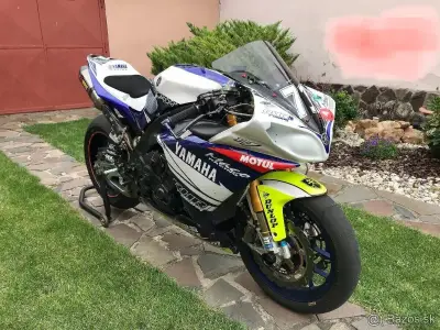 YAMAHA R1 SUPERBIKE – náhľad 2