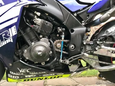 YAMAHA R1 SUPERBIKE – náhľad 6