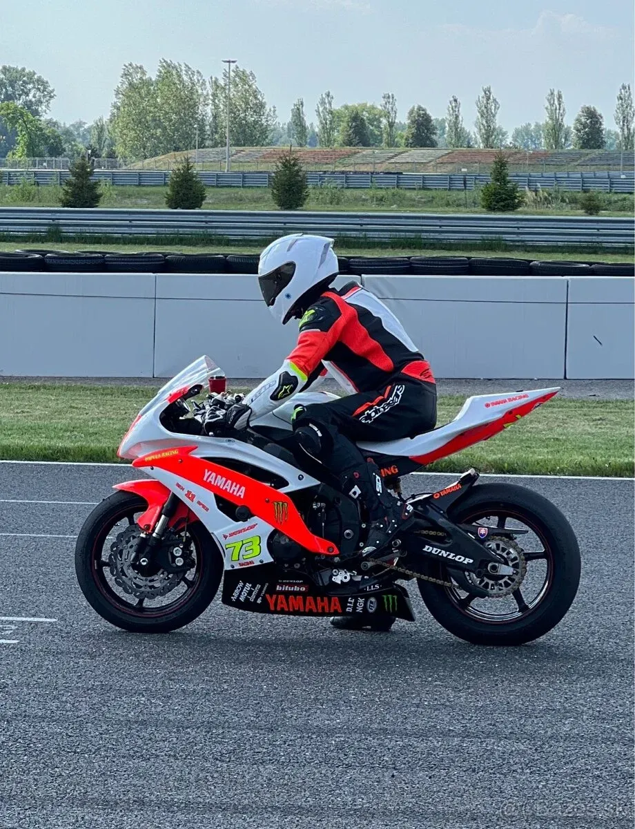 Yamaha r6 okruh - foto 1