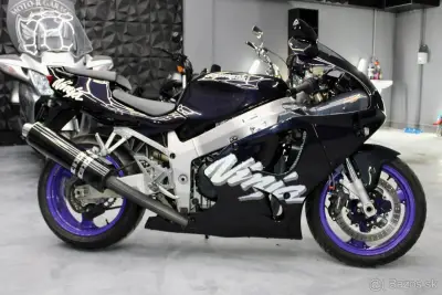 Kawasaki Ninja ZX-7R – náhľad 2