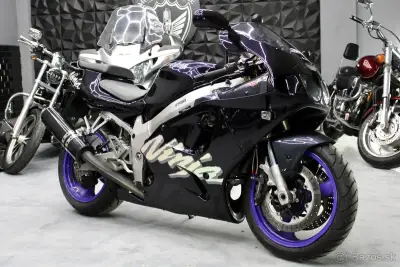 Kawasaki Ninja ZX-7R – náhľad 9