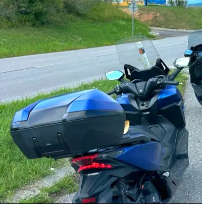 Honda Forza 125 Smart kufor, r.2022,kup SR – náhľad 4