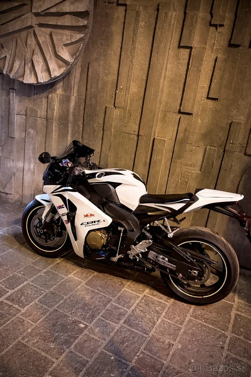 Honda CBR 1000RR SC59 - foto 1