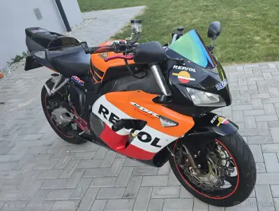 Honda cbr 1000rr 2004 sc57 – náhľad 2