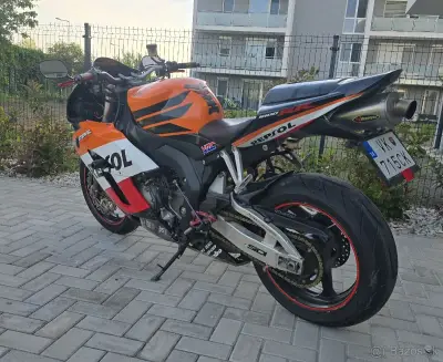 Honda cbr 1000rr 2004 sc57 – náhľad 3