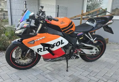 Honda cbr 1000rr 2004 sc57 – náhľad 4