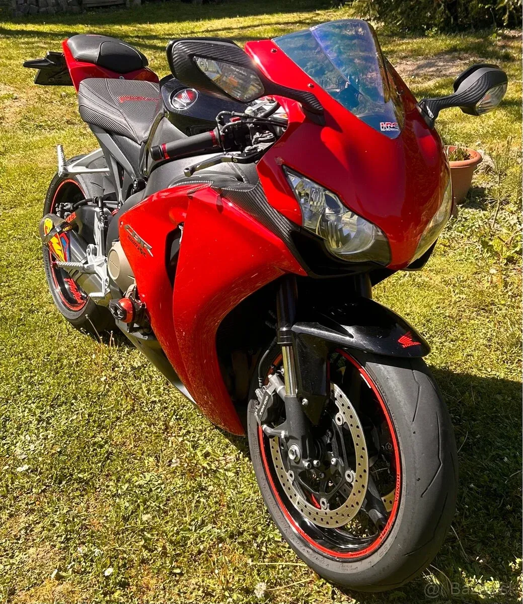 Honda CBR 1000rr - foto 1