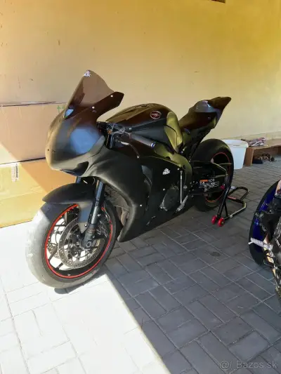 Honda CBR 1000RR (2014) okruhovka – náhľad 2