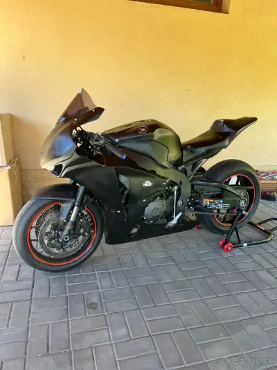 Honda CBR 1000RR (2014) okruhovka – náhľad 3