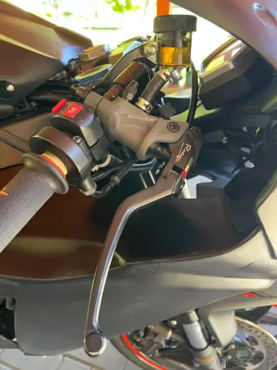 Honda CBR 1000RR (2014) okruhovka – náhľad 4