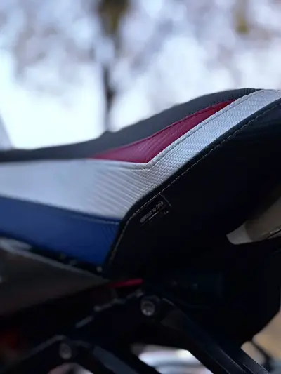 BMW S1000RR – Akrapovič, karbon, top stav – náhľad 4