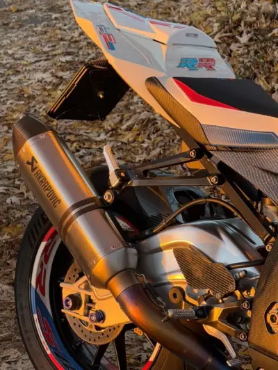 BMW S1000RR – Akrapovič, karbon, top stav – náhľad 6