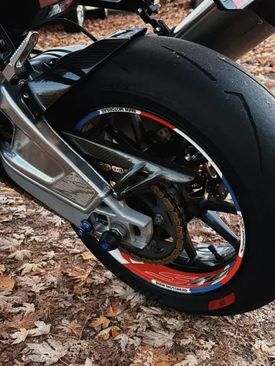BMW S1000RR – Akrapovič, karbon, top stav – náhľad 9