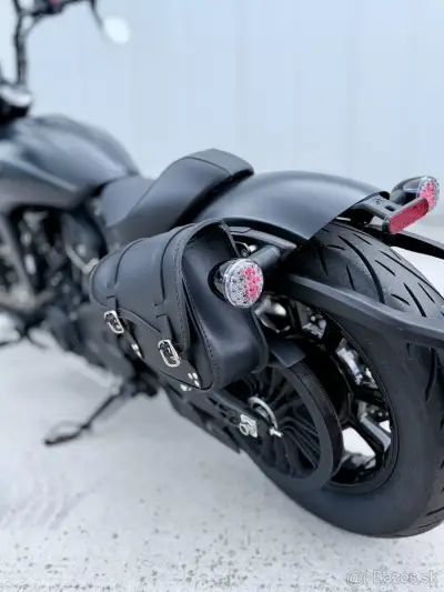 Indian Scout Rogue black s výfukmi Jekkil&Hyde – náhľad 10