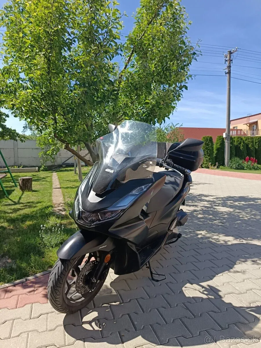Predám skúter zn. Honda 125 pcx - foto 1