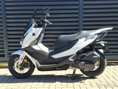 Voge SR1 125i GT - bílý – náhľad 3