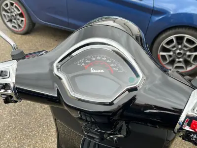 VESPA GTS 300 S E5 NERO CONVINTO – náhľad 1