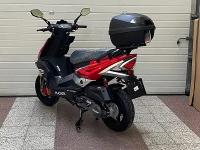 Skúter Maxon Matador 125 s kufrom - červený / SKLADOM – náhľad 4