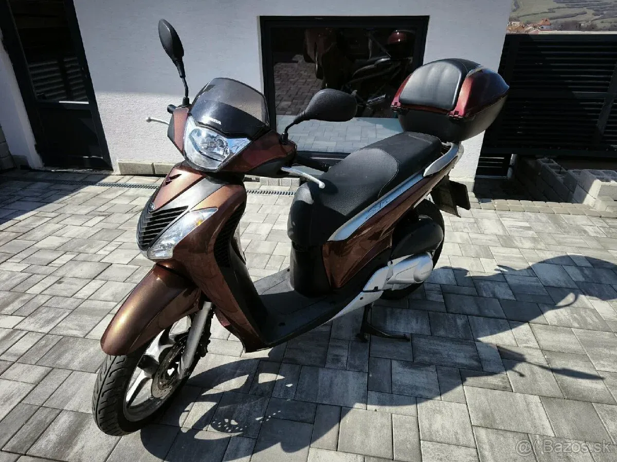 predám skúter Honda SH 125i – TOP stav, garážovaný - foto 1