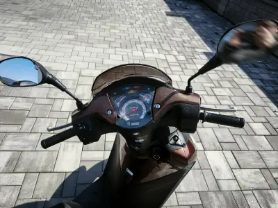 predám skúter Honda SH 125i – TOP stav, garážovaný – náhľad 3