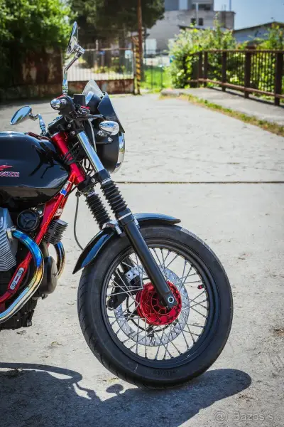 Moto Guzzi V7 Racer – náhľad 5