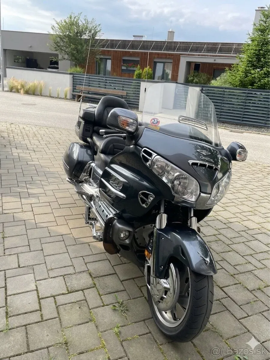Honda GoldWing GL1800 Special Edition (2005) - foto 1