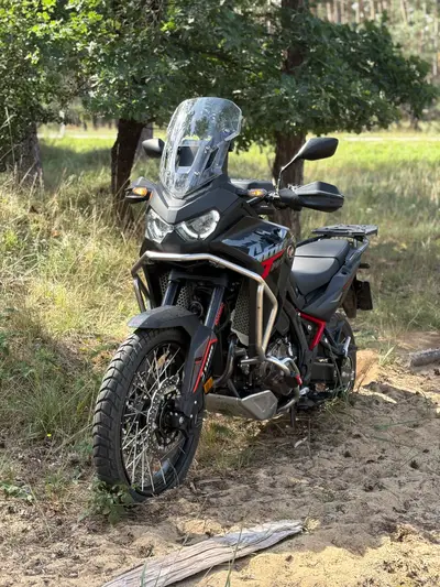 Honda Africa Twin 1100 | 2025 |10 000 km | Bohatá výbava