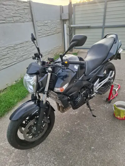 Suzuki gsr 600