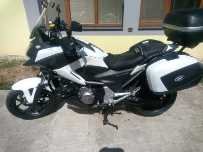 Predám motocykel HONDA NC700XA (11.2011, model 2012)