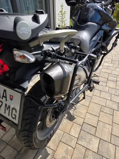 Ladený výfuk Akrapovic na Triumph Tiger 800 – náhľad 2