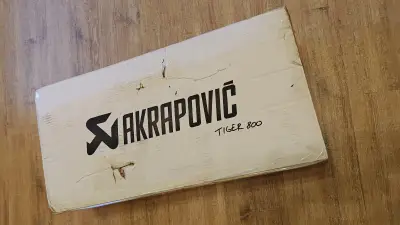 Ladený výfuk Akrapovic na Triumph Tiger 800 – náhľad 5