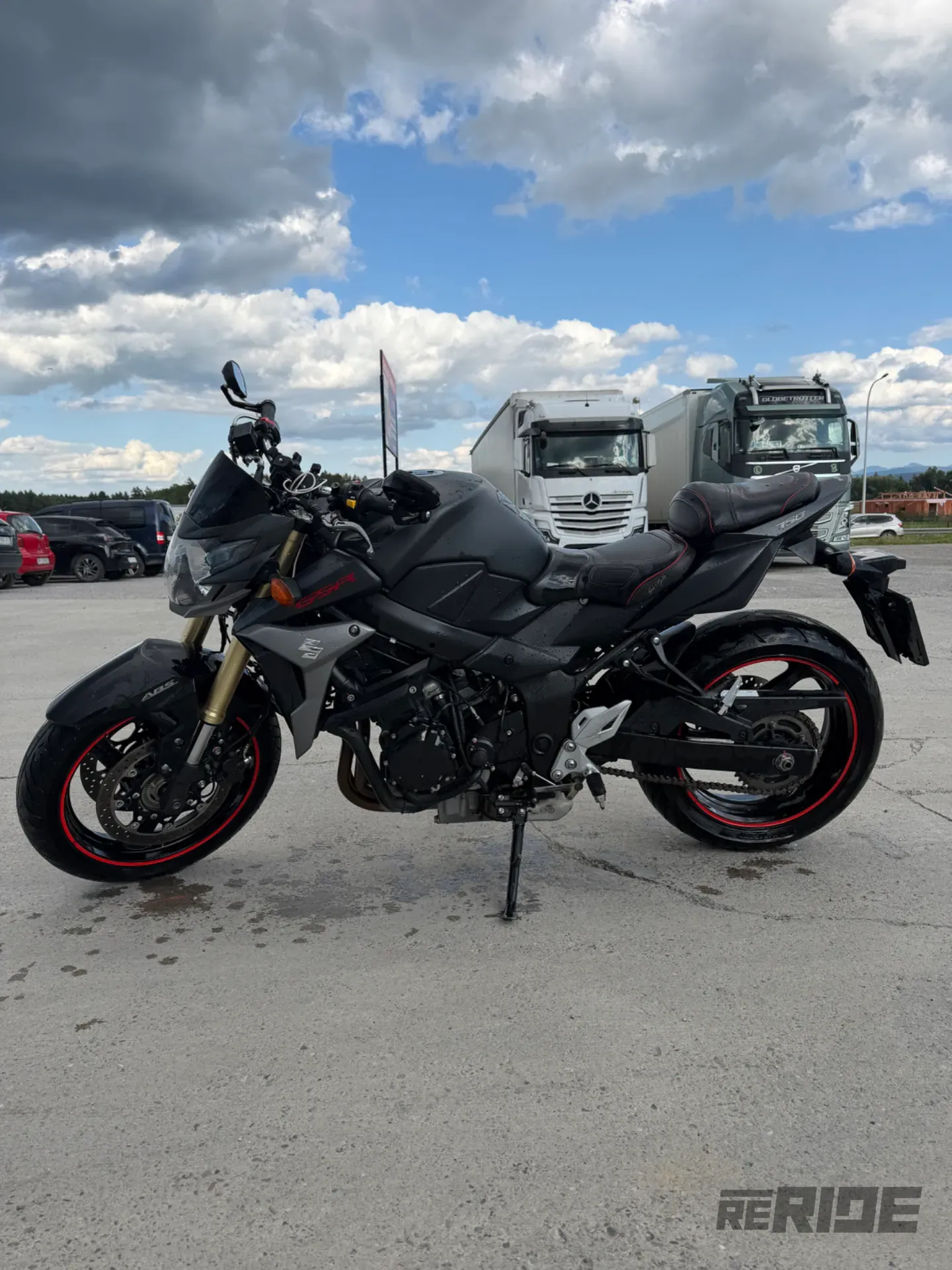 Suzuki GSR 750 - foto 1