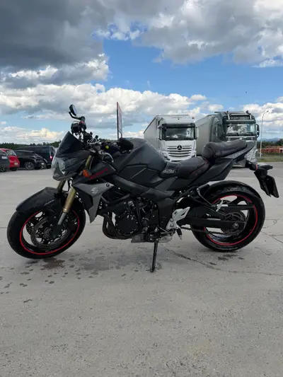 Suzuki GSR 750 – náhľad 2