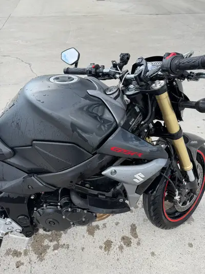 Suzuki GSR 750 – náhľad 6