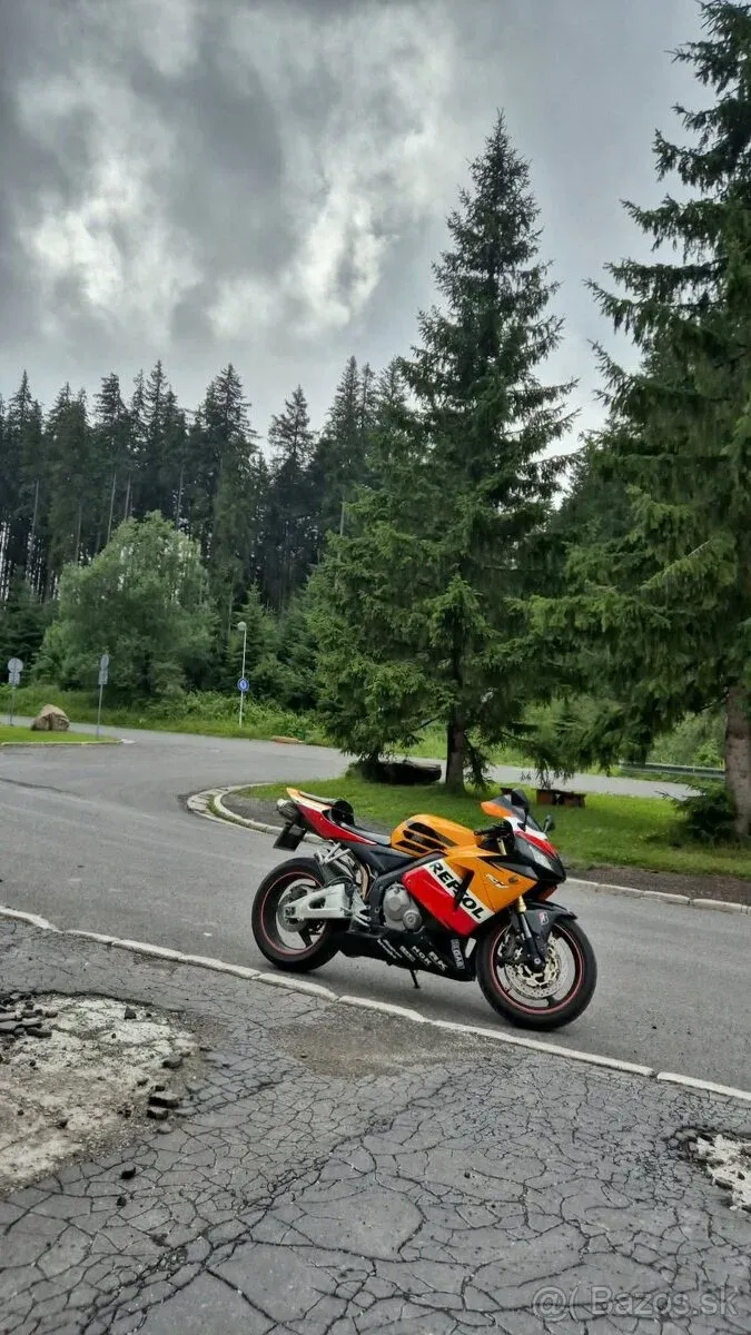 Honda CBR 600 RR - foto 1