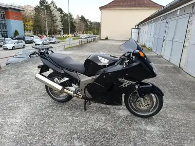 Honda CBR1100XX Superblackbird 2000 Nová STK Vstrekovanie – náhľad 6