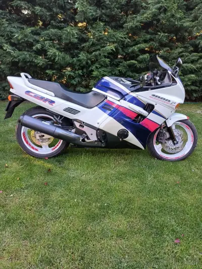 Honda CBR1000F – náhľad 2