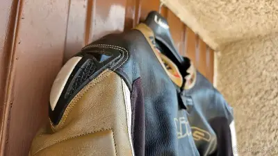 Moto kombinéza dvojdielná koženná + čižmy – náhľad 4