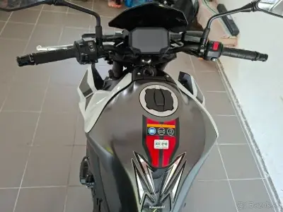 Kawasaki Z900 bielo-červená farba – náhľad 3