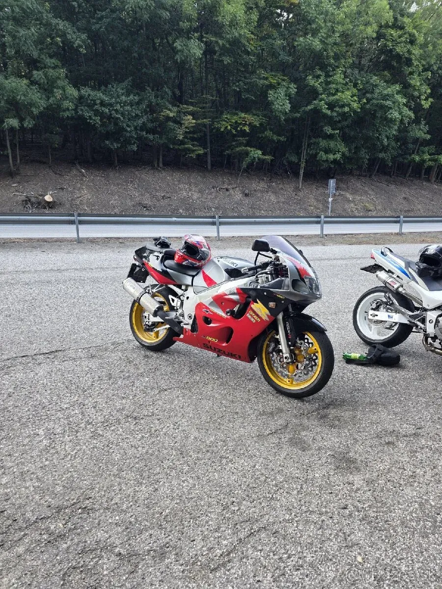 Suzuki gsxr600 SRAD 1999 rok 81kw - foto 1